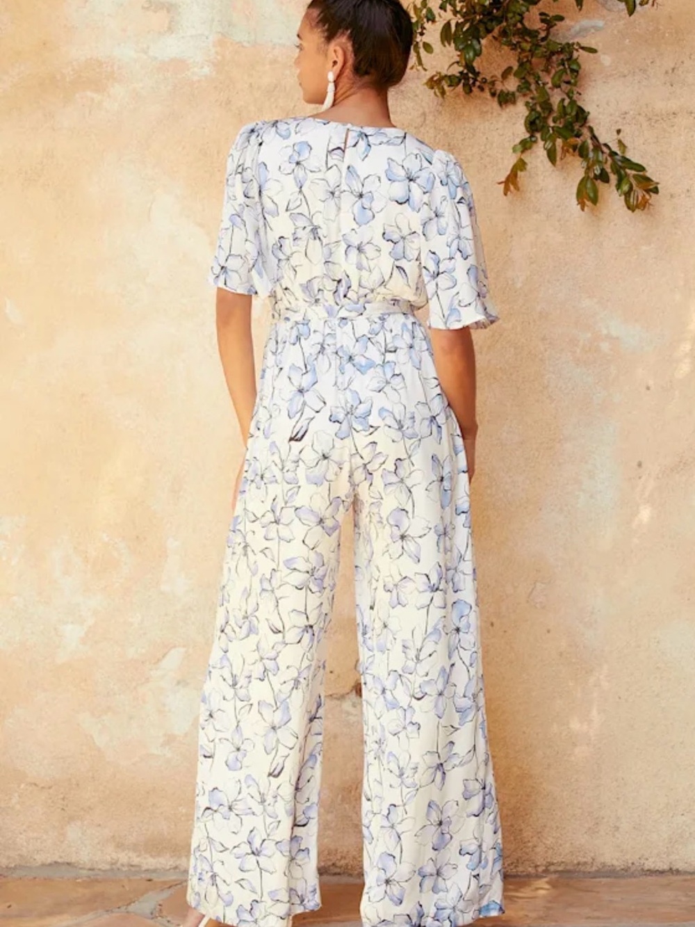 Lulus Floral V-Neck Wide-Leg Jumpsuit in Cream and Blue- fully lined, size small - Picture 13 of 14